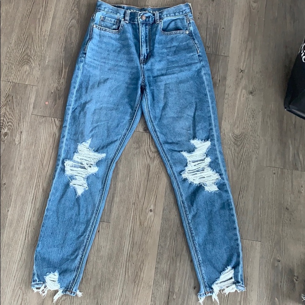 ❌❌SOLD❌❌AMERICAN EAGLE Mom Jean- Medium Wash